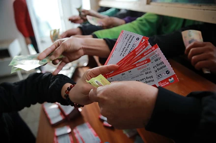 Chỉ trong khoảng hơn một tiếng buổi sáng 22-1, hầu hết vé ở các vị trí khán đài đẹp đã được mua hết. (Ảnh: 24h)