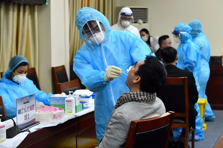 Để bảo đảm an toàn tuyệt đối cho Đại hội lần thứ XIII của Đảng, Ban Tuyên giáo Trung ương đã yêu cầu phóng viên các cơ quan báo chí xét nghiệm Covid-19 trước khi tham gia phục vụ Đại hội lần thứ XIII.