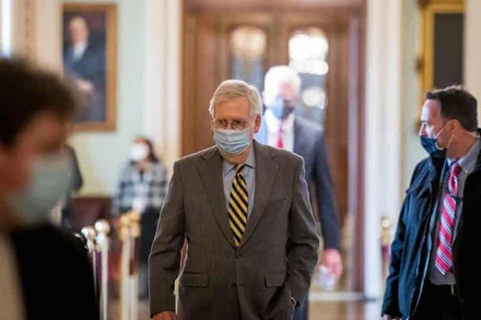 Lãnh đạo phe đa số tại Thượng viện Mỹ Mitch McConnell tại Đồi Capital, ở Washington DC, Mỹ, ngày 30-12-2020. (Ảnh: Gurdian)