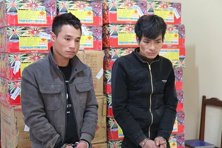 Hai đối tượng vận chuyển trái phép gần nửa tấn pháo