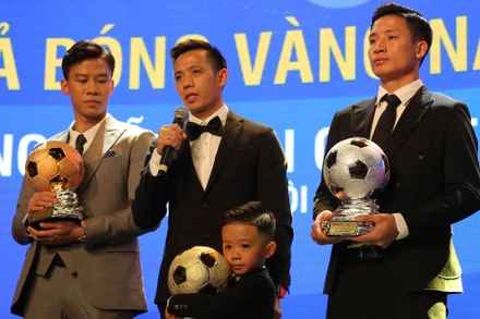 Quả bóng Đồng thuộc về trung vệ Quế Ngọc Hải của Hà Nội FC và Quả bóng Bạc thuộc về trung vệ Bùi Tiến Dũng của Viettel. (Ảnh: Goal)