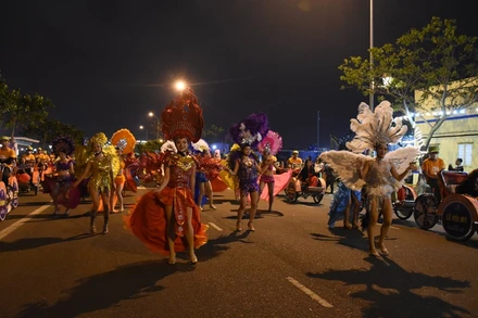 Chương trình Vũ hội đường phố khuấy động không gian sông Hàn trong năm mới 2021.