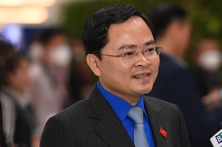 Đồng chí Nguyễn Anh Tuấn, Bí thư thứ nhất T.Ư Đoàn trả lời phỏng vấn báo chí.