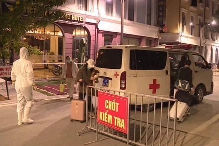 TP Hạ Long phong tỏa và thực hiện các biện pháp phòng dịch tại khách sạn của gia đình, nơi F0 cư trú tại phường Bãi Cháy, Quảng Ninh.