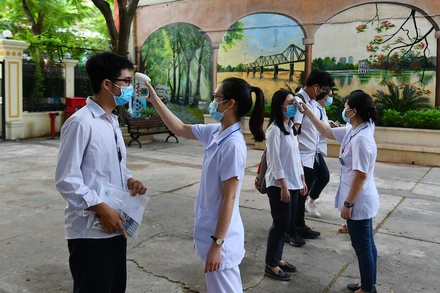 Công tác phòng chống dịch được đẩy mạnh trong các nhà trường (Ảnh: THUỶ NGUYÊN)