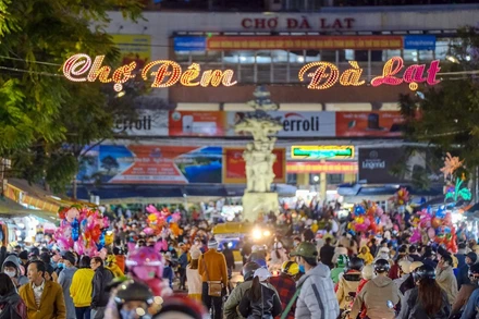 Chợ đêm Đà Lạt thu hút lượng du khách rất lớn trong tối đầu năm 2021
