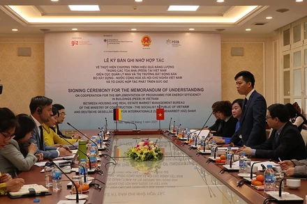 Toàn cảnh lễ ký kết hợp tác phát triển công trình xanh giữa Bộ Xây dựng và GIZ.