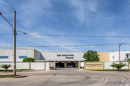 Nhà máy façade của BM Windows. 