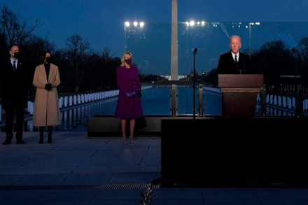 Ông Biden phát biểu trong lễ tưởng niệm. (Ảnh: Reuters)