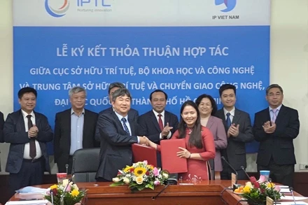 Lễ ký kết thỏa thuận hợp tác giữa Cục Sở hữu trí tuệ và Trung tâm Sở hữu trí tuệ và chuyển giao công nghệ.