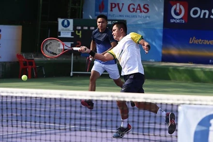 Lê Quốc Khánh và Trịnh Linh Giang phải rất khó khăn mới có vé vào tứ kết.