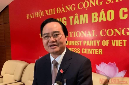 Bộ trưởng Giáo dục và Đào tạo Phùng Xuân Nhạ trả lời phỏng vấn báo chí bên lề Đại hội Đảng lần thứ XIII.