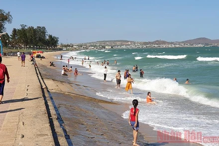 Bãi tắm biển Đồi Dương, TP Phan Thiết (Bình Thuận) - Ảnh: ĐÌNH CHÂU 