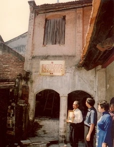 Ngôi nhà trong làng Bát Tràng, nơi in bài hát Tiến quân ca.