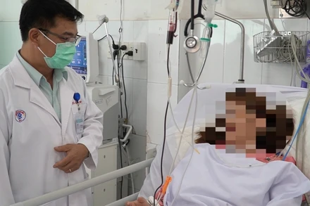 Sức khỏe bệnh nhân bị rắn hổ mang chúa cắn có chuyển biến tốt nhờ được can thiệp sớm bằng những biện pháp mới. (Ảnh: BVCC)