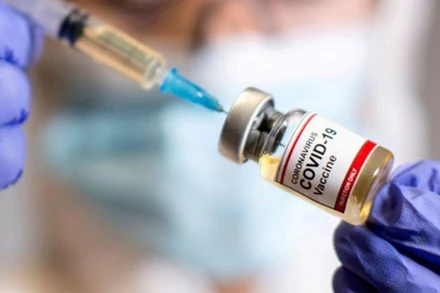 Vaccine Covid-19. Ảnh Reuters.