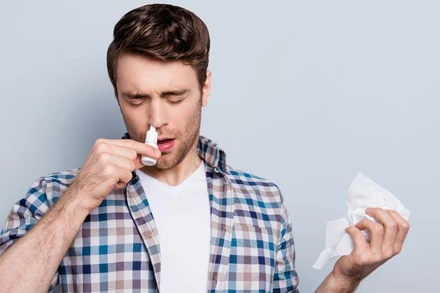 Oxford bắt đầu thử nghiệm vaccine xịt mũi ngừa Covid-19 của AstraZeneca. Ảnh: Getty Images.