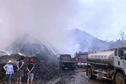 Vụ cháy thiêu rụi hơn 500m3 bã quế của Công ty tinh dầu quế Techvina, tại xã Xuân Quang, huyện Bảo Thắng (Lào Cai).