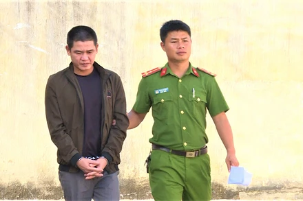 Sau khi ra đầu thú, đối tượng Trương Công Định bị đưa về Công an thị xã Buôn Hồ để điều tra, xử lý.