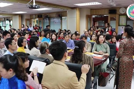 Một buổi sinh hoạt của CLB Tình người. (Ảnh: báo Đại đoàn kết)