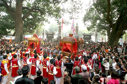 Trong tình hình hiện nay, các lễ hội không thể vẫn đông đúc như khi chưa có dịch. Ảnh: Lễ hội làng Mọc Quan Nhân khi dịch bệnh chưa xảy ra. 