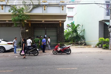 Cơ quan công an khám nghiệm hiện trường vụ bắn nhau tại quán karaoke XO.