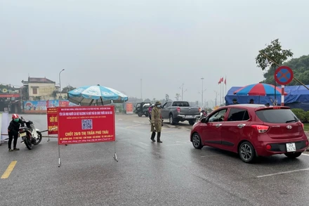 Chốt kiểm dịch ở thị trấn Phú Thái huyện Kim Thành.