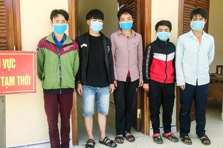 Cách ly năm người vượt biên trái phép.