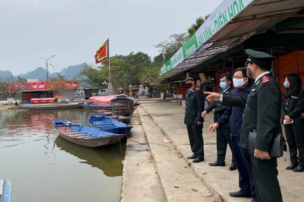 Kiểm tra công tác bảo đảm phòng, chống dịch bệnh tại chùa Hương.