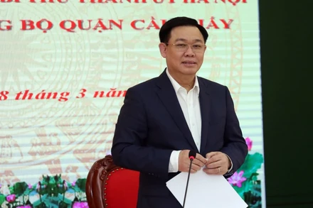 Đồng chí Vương Đình Huệ, Ủy viên Bộ Chính trị, Bí thư Thành ủy phát biểu ý kiến tại buổi làm việc.