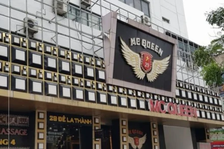 Quán karaoke MC Queen từng bị Công an phường Ô Chợ Dừa đề xuất UBND quận Đống Đa xử phạt 20 triệu đồng vì không đủ điều kiện về an ninh trật tự. 