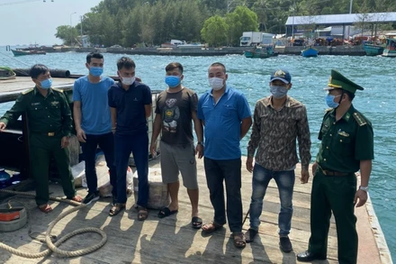 Các đối tượng tổ chức đưa người vượt biên trái phép bị lực lượng Biên phòng cửa khẩu cảng An Thới (Bộ Chỉ huy Bộ đội Biên phòng tỉnh Kiên Giang) bắt giữ.