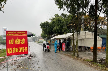 Chốt kiểm soát y tế ở xã Kim Anh đặt tại “cửa ngõ” giao thương giữa hai xã Kim Đính, Đại Đức với huyện lỵ Kim Thành.