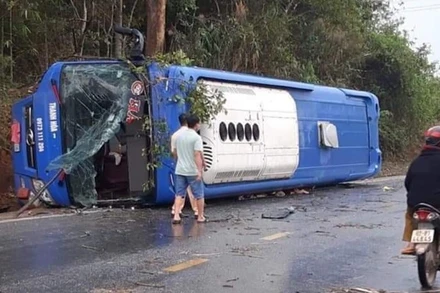 Hiện trường vụ lật xe.