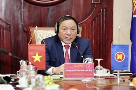 Ủy viên T.Ư Đảng, Thứ trưởng Bộ VHTTDL Nguyễn Văn Hùng phát biểu tại Hội nghị.