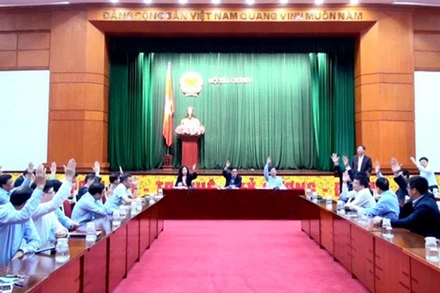 100% đại biểu biểu quyết đồng ý giới thiệu đồng chí Đinh Tiến Dũng, Ủy viên Bộ Chính trị, Bí thư Ban Cán sự Đảng, Bộ trưởng Tài chính tham gia ứng cử đại biểu Quốc hội khóa XV.