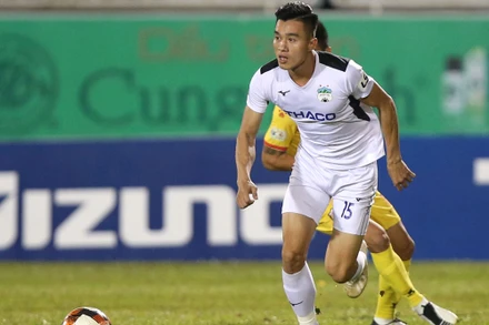 Trung vệ Trương Trọng Sáng sẽ có dịp đối mặt với đội bóng cũ Hoàng Anh Gia Lai. (Ảnh: VPF)