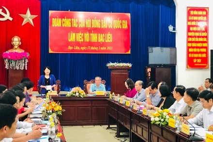 Quang cảnh buổi làm việc.