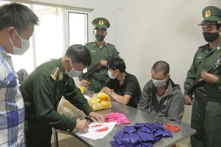 Điều tra các đối tượng trong đường dây mua bán, vận chuyển ma túy qua biên giới.