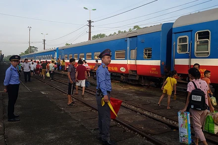 Tổng công ty Đường sắt Việt Nam chạy thêm hàng chục đôi tàu dịp lễ 30-4 và 1-5. (Ảnh: VNR)