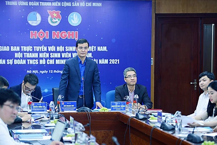 Đồng chí Bùi Quang Huy phát biểu ý kiến tại Hội nghị.