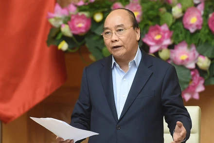 Thủ tướng Nguyễn Xuân Phúc chủ trì cuộc họp Thường trực Chính phủ về các dự án chậm tiến độ, kém hiệu quả của ngành công thương. Ảnh: VGP.