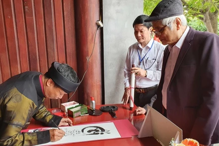 Xin chữ đầu năm.