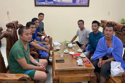 Bảy thuyền viên trên tàu Bạch Đằng bị chìm đã được cứu.