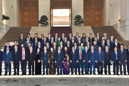 Thủ tướng Nguyễn Xuân Phúc chủ trì chương trình gặp mặt Chính phủ nhiệm kỳ 2016-2021.