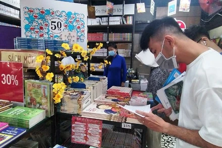 Do ảnh hưởng dịch Covid-19, doanh thu phát hành xuất bản phẩm năm 2020 giảm 24,4%.