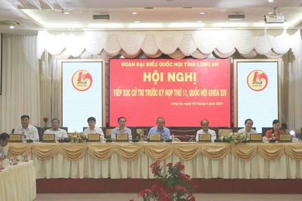 Phó Thủ tướng Thường trực Trương Hoà Bình cùng Đoàn đại biểu Quốc hội tỉnh Long An đã có buổi tiếp xúc cử tri trước kỳ họp thứ 11, Quốc hội khóa XIV.