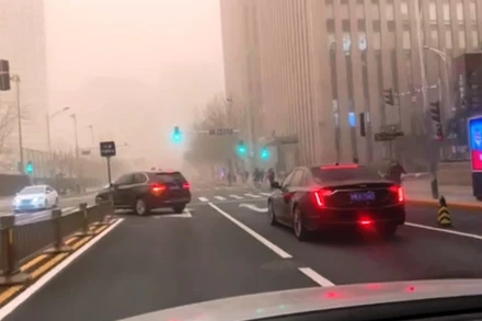 Tầm nhìn xa khoảng 300m tại một nút giao thông. (Ảnh: VI SA)