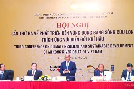 Thủ tướng Chính phủ Nguyễn Xuân Phúc chủ trì Hội nghị.