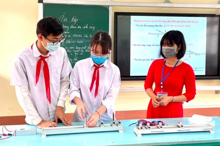 Ngành giáo dục TP Hạ Long bảo đảm các điều kiện phòng, chống dịch để học sinh trở lại trường.